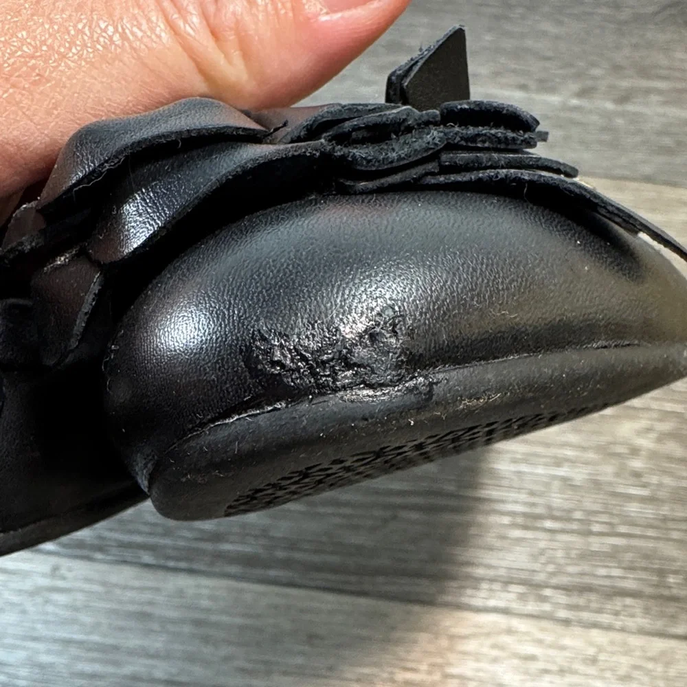 Tory Burch Black Leather Women's Flats with Floral Detail size 7M (j125)
